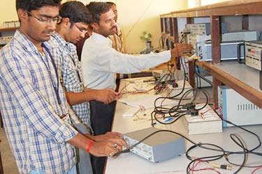 Training for alpha college of engineering students to do experiments